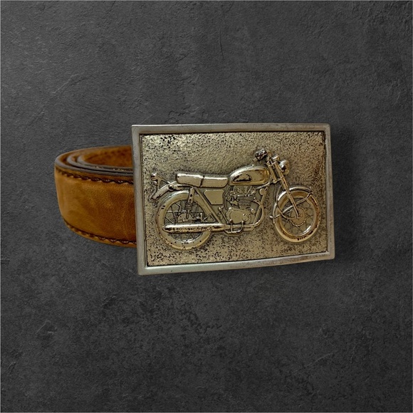 Vintage Justin Boot Co. Leather Belt With Brass Motorcycle Buckle Size 46 - Picture 1 of 4